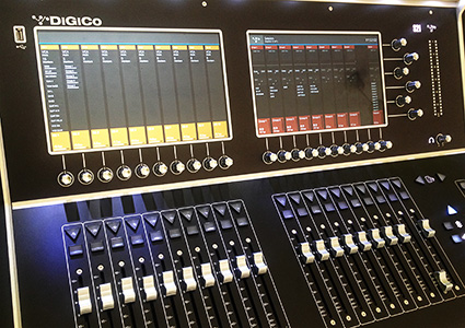 DiGiCo S21 con los VCA en el banco de faders de la izquierda y los subgrupos en la derecha
